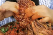 【画像】このクッッッッソ可愛い韓国人が食べてるイカっぽい何かの正体ｗｗｗｗｗｗｗｗｗｗｗ