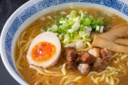 「あそこのラーメン屋うまかったで」敵「みそ？しょうゆ？」