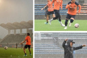 ◆Ｊ小ネタ◆土砂降りの中練習をカッパ姿で見守る清水の秋葉監督がジワル件