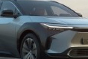 トヨタ、初の庶民向け電気自動車「bZ4X」の仕様を発表！