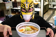 【画像】ダブルマスクで接客するラーメン屋が発見される