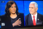 ディベート終了。ペンス副大統領のストレート勝ち。  終始ペースを掴み、冷静かつパワフル、カマラ女史に致命的な質問を次々と繰り出す。対してカマラ女史は質問から逃げる