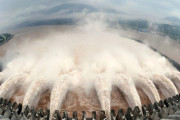【悲報】三峡ダムを守るために放水しまくった結果、下流がガチで逝く