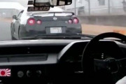 昔のシビックでGT-Rをぶち抜く動画が話題にｗｗｗｗｗｗｗｗ