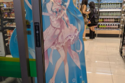 【悲報】SideM女さん、2ヶ月毎日通っていた等身大パネルが撤去される
