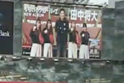 渋谷スクランブル交差点に、ももクロ新アルバム『田中将大』巨大看板 登場！