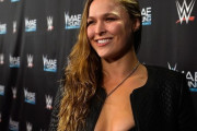ロンダ・ラウジー「プロレスはフェイクファイト」　WWEスターたちが激怒