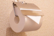 「トイレットペーパーの三角折り」に「お世話になりますメール」　日本の“過保護＆過剰サービス”もうやめませんか