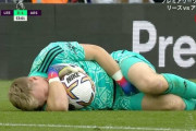 【感動】アーセナルのGKが至近距離シュートをタマキ○ブロックで死守ｗｗｗｗｗｗ