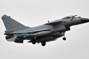 インドを背後から攻撃？ 中国、パキスタン空軍基地に戦闘機J-10を配備