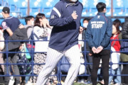 三冠王ヤクルト村上、ファン感に2時間遅刻