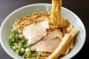 東京でラーメンっていうとやっぱ醤油でちぢれ麺がデフォなん？