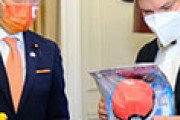 海外「日本はいつもセンスがいい！」 日本がチリの次期大統領にポケモン贈呈に驚きの声