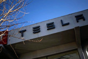 テスラ株、222ドルまで下落(年初来-41%)