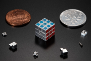 【えぇ…】各辺0.99cm、世界最小のルービックキューブが発売決定！←値段がヤバすぎるｗｗｗ