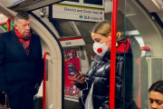 イギリス人さん、コロナが流行してもマスク着用率が低すぎる…