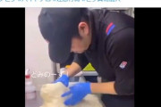 【悲報】ドミノピザ、調理スタッフのバイトテロ動画が拡散されるｗｗｗｗ