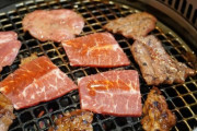 ワイ「よっしゃ焼肉食いまくるで～！肉をいっぱい並べて…とw」 友「お前ほんとそれやめろよ」