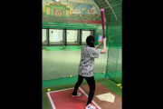 【乃木坂46】渡辺みり愛ちゃん、初バッティングセンター(*´∀｀*)