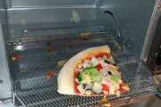 トースターでピザ温めて火災になりかけるの楽しすぎワロタｗｗｗ（※画像あり）