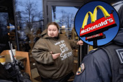 体重270㎏のロシア人がドアに体をつないでマクドナルドの閉店を阻止（海外の反応）
