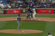 カブス・鈴木誠也、第一打席で初回無死一二塁から2点タイムリーツーベース！1点差に詰め寄る！！！！！！！！！！！