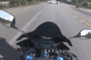ほとんど死にかけ。スピンした対向車で命を失いかけたバイク乗りの車載。