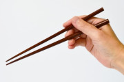 日本人が箸とかいうクソ難しいのを使い続けてる理由ｗｗｗｗ