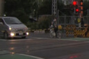 【動画】 川崎市「開かずの踏切」で遮断機をくぐった男性死亡　ピーク時40分/1時間、370m先に迂回路整備