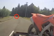 なんだその運転。宮城県で撮影された暴走バイクの事故がひどい。