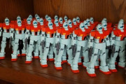 たまに「量産機のガンプラをアホほど大量に作って飾ってるガノタ」っているけどさ