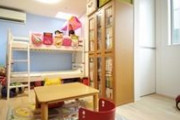 子供部屋おじさんって言葉があるけど無職じゃなければ別によくね？