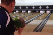 ボウリングの世界最速かもしれないストライクの映像がこちらｗｗｗ