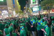 【画像】渋谷、謎の「緑色の集団」が現れる。一体何が起きてるんだ？ｗｗｗｗ