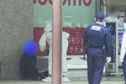 【激ヤバ】名古屋駅前で「コロナビーム！」と叫んでいた男、防護服に身を包んだ警官に身柄確保される