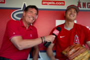 【悲報】大谷さん アメリカに丸々5年いて単語でしか返せないwww