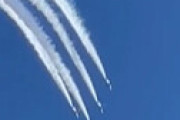 【動画】 小牧基地でブルーインパルスが展示飛行中 「見事な６輪の花！」「春日井ターン」「人がヤバすぎる」 感動の報告相次ぐ