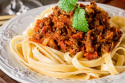 イタリア人が忌み嫌ってる「アレ」が入ったボロネーゼを絶賛してしまう