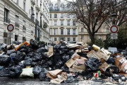 【悲報】パリの路上、めちゃくちゃになってしまう