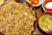 彡(ﾟ)(ﾟ)「腹減ったな」→彡(ﾟ)(ﾟ)「すみません、牛丼キングのたまごセットとキムチをお願いします。」