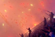 【動画】大丈夫かよｗｗｗ観客が花火を発射しまくる南米サッカーがすごいｗｗｗ
