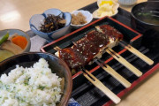 【画像】老夫婦が営んでる街の小さい食事処が大好きなんやけど