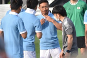 【画像】襟付きのサッカーユニフォームだと立てる奴が一人は絶対いるよな