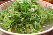 1/2【報告者VSスレ民】ラーメン屋で。俺「おっ、ネギ取り放題か。いい店だから週一でこよっと」→店員「こっちも商売なんで…もう来ないでくれます？」だったら限度を書いとけよ！