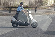 山形県警の警官が業務中にノーヘルでバイク運転、走行画像がSNSで拡散