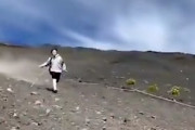 【動画】富士山を猛スピードで駆け下りていたヤツに起きた悲劇(@_@;)