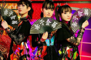 BABYMETALの“赤子金属”扇子着弾