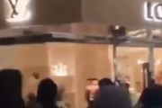 【動画あり】黒人射殺がきっかけで暴動になったフランス、暴徒たちがルイヴィトンに殺到