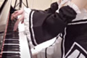 【画像】 例のピアノ女さん、一線を越える・・ 「ピアノ要素どこいったんだよ」
