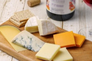 チーズにハマったワォ「カマンベール美味かったから次は青カビ系に手出しちゃおうかなぁ～？」ﾎﾟﾁｰ